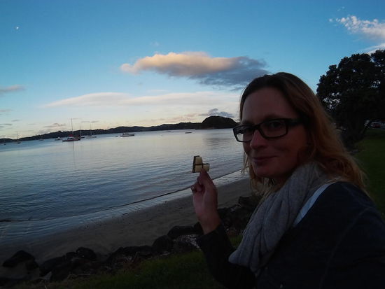 Nach dem Einkauf gibt's Schokolade am Strand