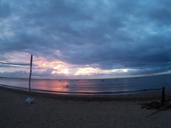 Der letzte Sonnenuntergang in Fiji (nee, das ist keine Meerjungfrau da)