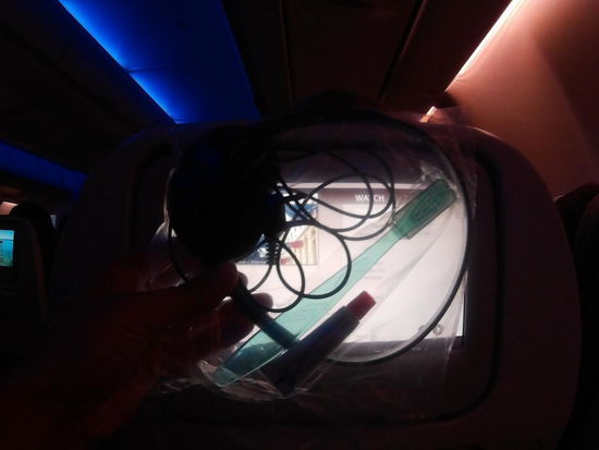 Fancy, Kopfhörer und eine Zahnbürste