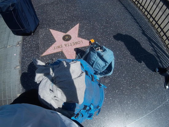 ich steige aus und trete auf einen Stern