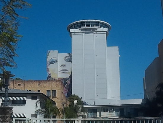 Wow, selbst die Graffiti sind größer