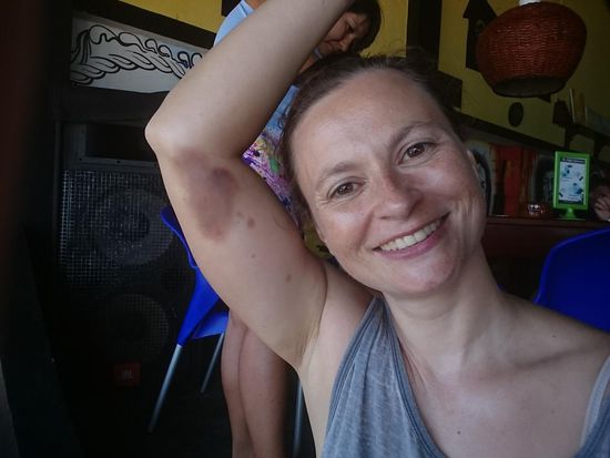 Aua, ich präsentiere, die schlechteste Surferin in Hikkaduwa