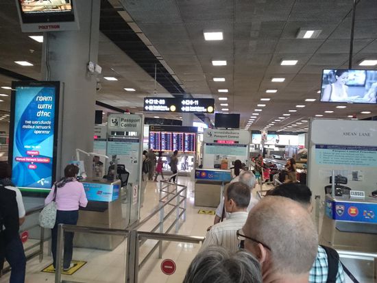 Der Flughafen Bangkok ist ein anderes Kaliber als Colombo...