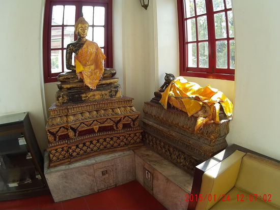 Die Buddha nebenan in der Bibliothek