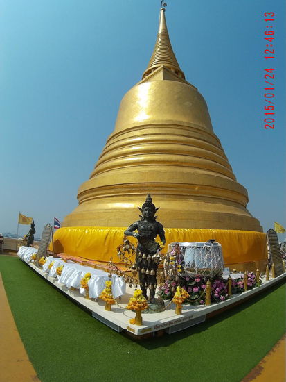 Auf dem Dach die Kuppel, von der der Tempel wohl seinen Namen hat