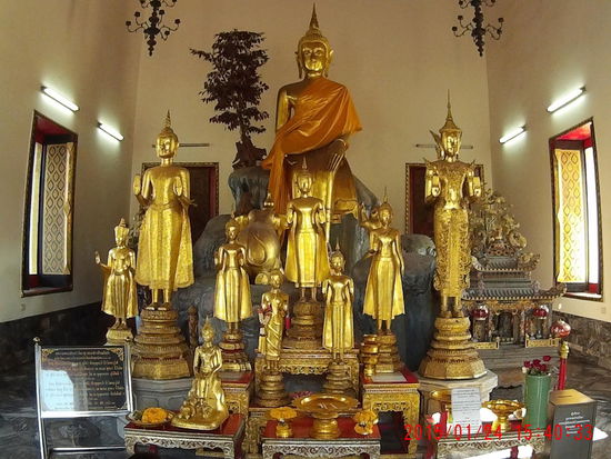 Buddhas, Buddhas, jede Menge Buddhas