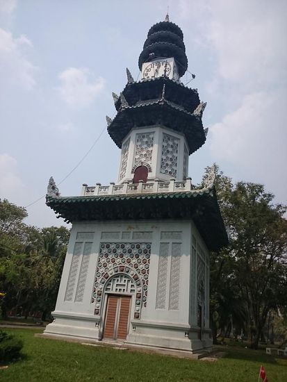 Die Uhr im Türmchen mahnt