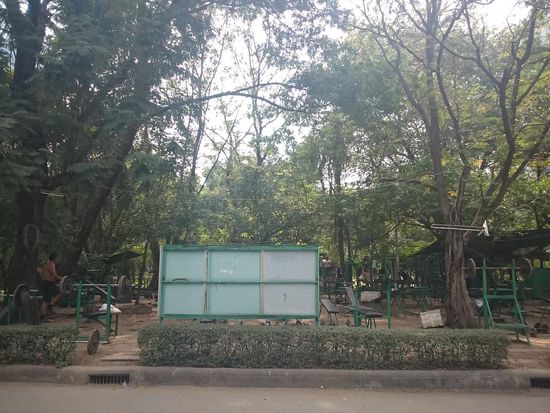 Iron Baby, Freiluftfittnessstudio