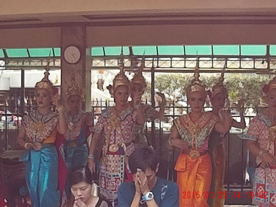 Tänzerinnen am Erawan Schrein