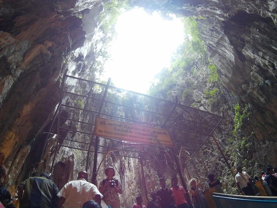 Nach oben offen,  also eigentlich keine Höhle
