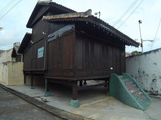 Das ist wohl die historische Bauweise,  ein Schild mit Erklärungen war da leider nicht...