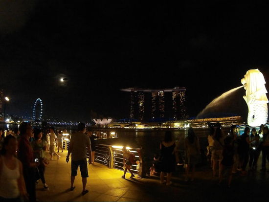 Nochmal Singapur Flyer,  Marina Bay Sands und der Merlion,  sowie der Mond