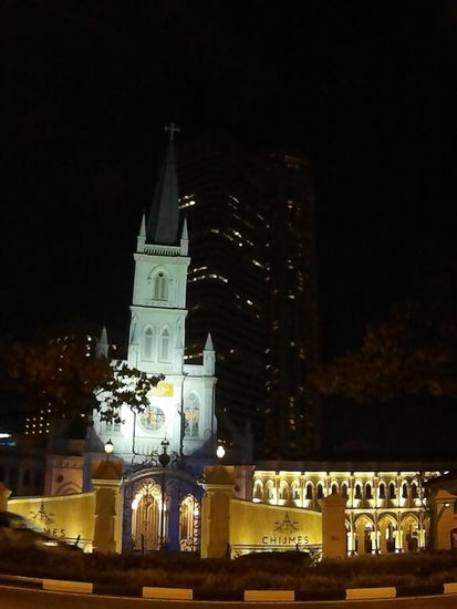 der beleuchtete Chijmes (ehemaliges Kloster, jetzt populärer Treffpunkt mit Restaurants und Bars, leider war ich nicht drin) auf dem Weg zum Hotel