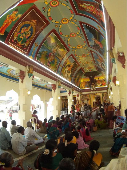 Es wurde gerade eine Zeremonie abgehalten,  die ich eine Weile beobachten durfte