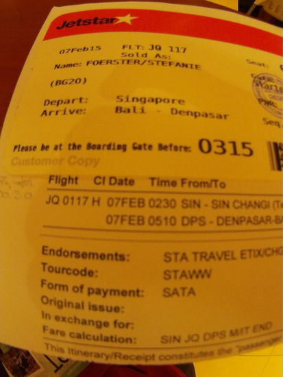 Oben das Ticket von Jetstar unten meine Daten...Mal eben 1 Stunde 15 Minuten später ohne Erklärung