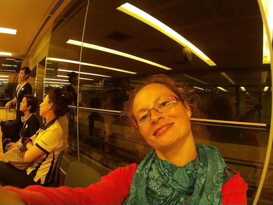 Die Flugbegleiter sind auch noch wach...