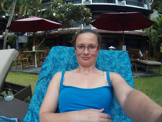 Müde, aber erleichtert über die schöne Hotelanlage