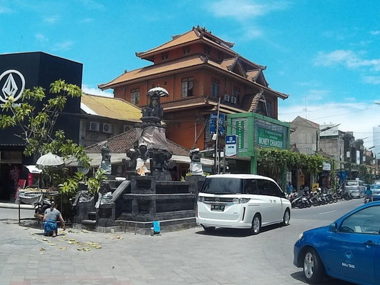 Altar und Zeremonie auf der Straßenkreuzung