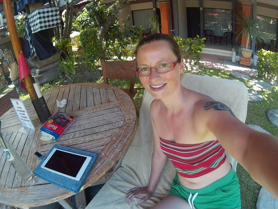 Immer noch "leicht" rot von gestern, harmonisiert aber mit dem Bikini