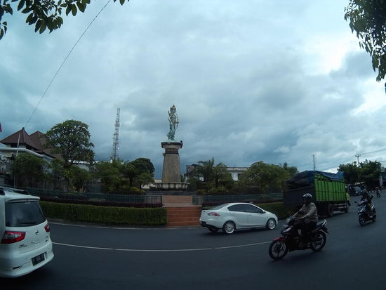 Balinesische Verkehrsinsel