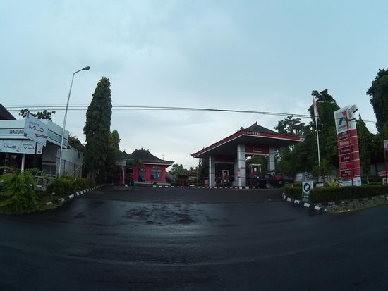 Sieht hier jemand eine 27 Meter lange, 2 Meter hohe Felsstehle aus dem 14. Jahrhundert?  Niemand?  Ich auch nicht