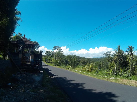 Etwas verfallener Tempel auf der Hügelkuppe