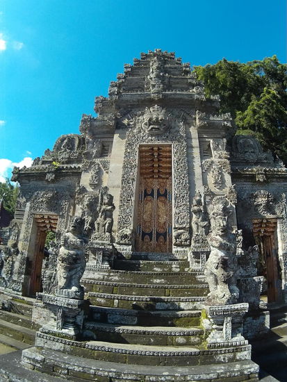 Die Haupttore sind wunderschön und Zeremonien vorbehalten