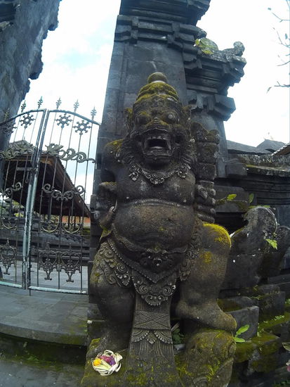 Auch den "Evil Gods" wird geopfert