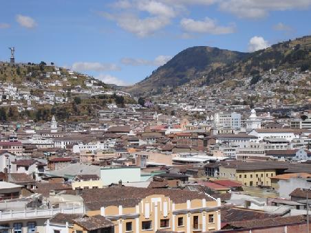 Quito - Im Moment hausen wir in unserem Zelt auf einer Terrasse.