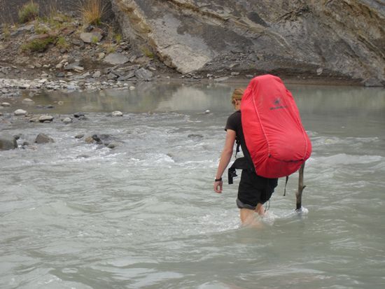Flussfurten (kurz vor Aufnahme dieses Bildes ging schier Tobis linker Wanderschuh bachab)