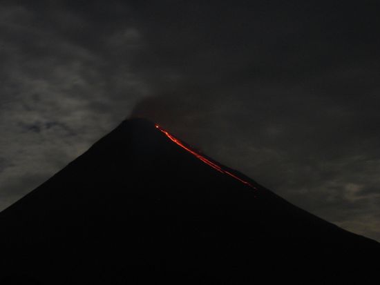 Arenal mit Lavafluss