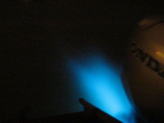 Der Motor vom Boot liess das Wasser noch mehr leuchten!