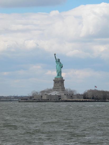 Freiheitsstatue von der Fähre aus
