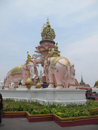 Kreisel vor dem grossen Palast