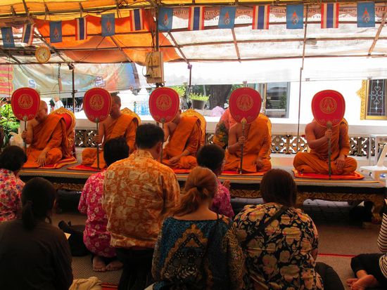 bevor man den Mönchen begegnet!