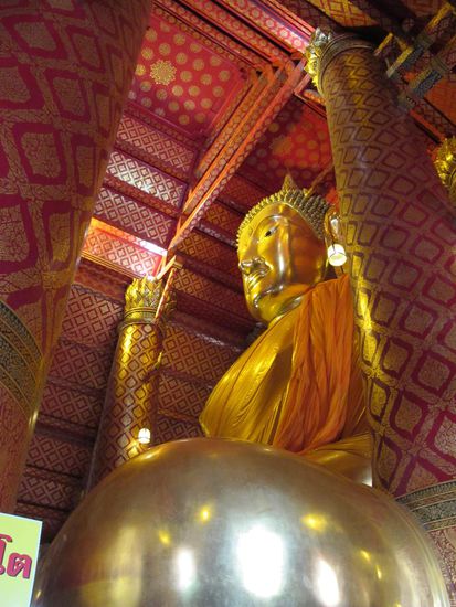 Goldener Buddha im Wat "Soundso"
