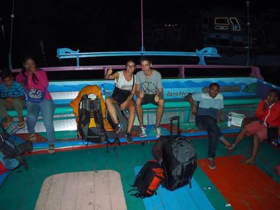 Überfahrt mit der Fähre - wir sind die einzigen westlichen Touristen