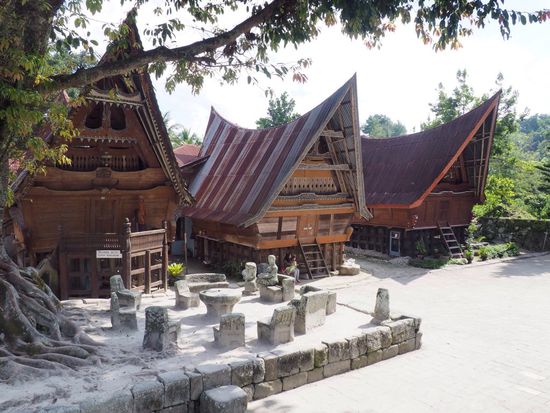 Auf den 300 Jahre alten steinernen Stühlen wurde Übeltätern der Prozess gemacht