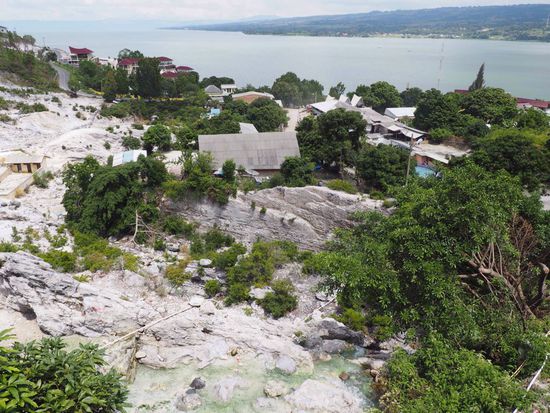 Hot Springs mit Blick auf den See