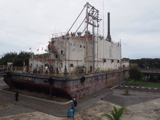 Das Generatorschiff steht mitten in der Stadt - unvorstellbar!