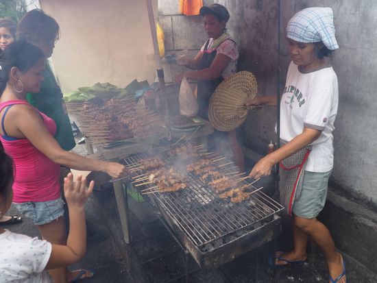 Satay-Spieße... hauptsächlich Schwein und Huhn