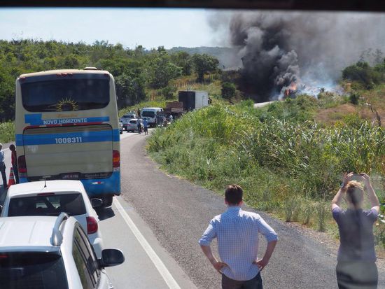 LKW im Vollbrand - nach "nur" 1 Stunde trifft die Feuerwehr ein.
