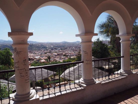 Blick aufs Cafe und die Stadt