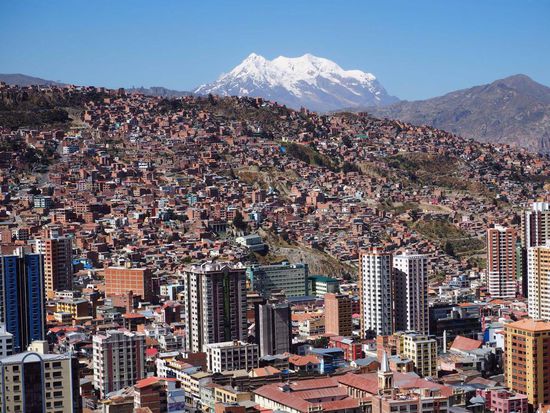 Bei klarer Sicht ist der "Illimani" zum Greifen nahe 
