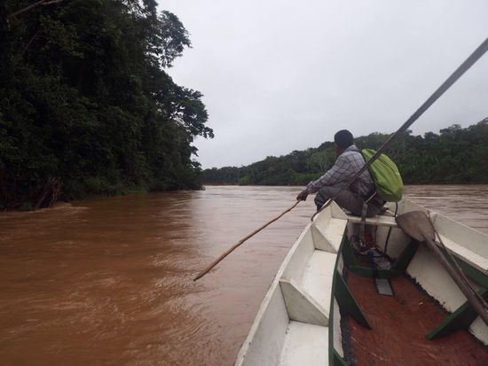 Wir setzen mit dem Boot über auf die andere Seite und versuchen dort unser Glück.