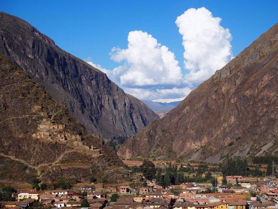Blick auf Ollamtaytambo und ins "Heilige Tal"