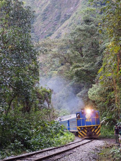 Mit der Bahn gehts durch das "Heilige Tal"