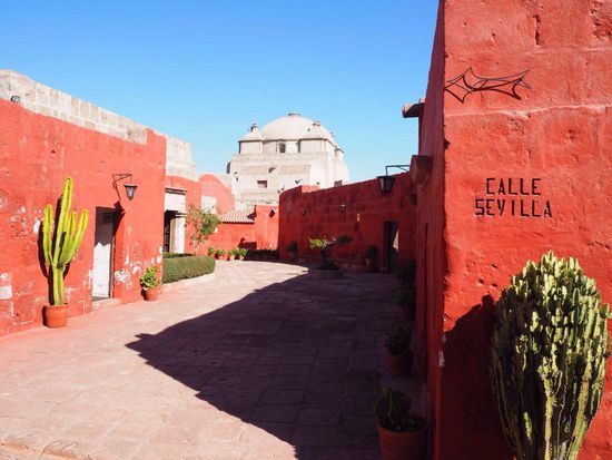 wunderbare Gassen durch das Kloster - sogar mit eigenen "Straßenbezeichungen"