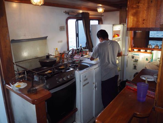 unsere Kombüse mit Chefkoch