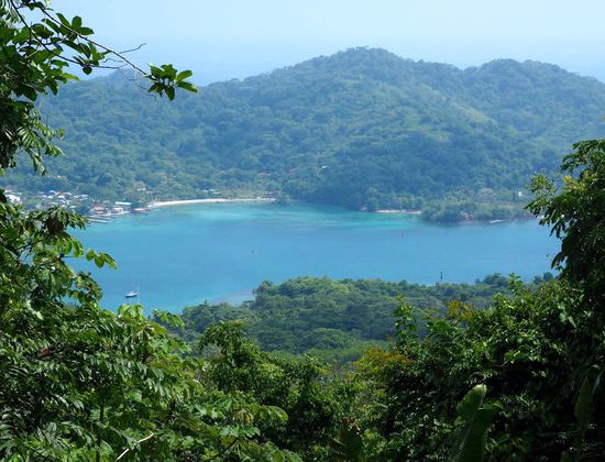 Blick auf die schöne Bucht von Sapzurro